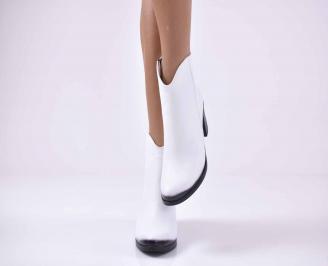 Дамски елегантни боти бели EOBUVKIBG