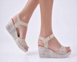 Дамски сандали на платформа бежови EOBUVKIBG