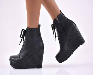 Дамски  боти  на платформа черни  EOBUVKIBG