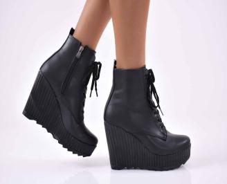 Дамски  боти  на платформа черни  EOBUVKIBG