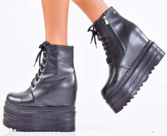 Дамски боти на платформа черни EOBUVKIBG