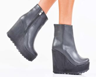 Дамски ботуши на ботуши черни EOBUVKIBG