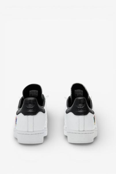 ADIDAS Originals Unisex Trefoil Logo Superstar Shoes White